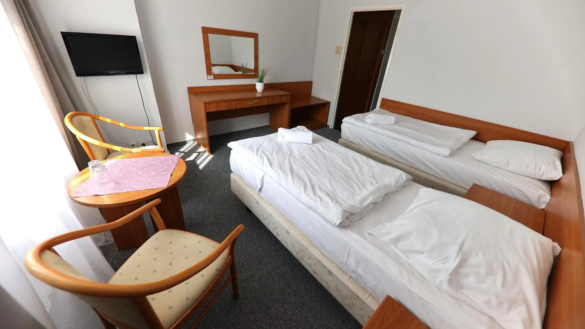 Alojamento de Acomodação e Pequeno-almoço Agro Obiekt Hotelowy Wrocław Polónia